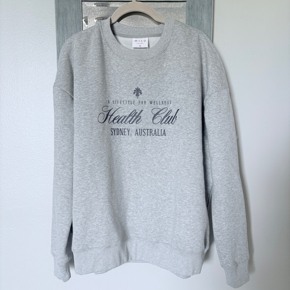 Gray Crewneck Sweater with Ribbed Cuffs and Collar